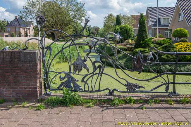 Hendrik-Ido-Ambacht -  Kunsthekwerk (acanthusbladen en bloemen)