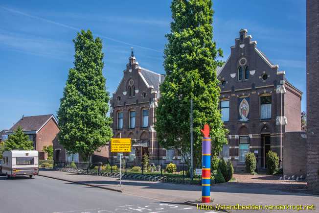 Roelofarendsveen -  Tegeltableau Heilig Hart in een mandorla