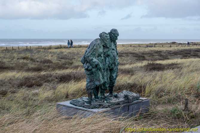 Katwijk aan Zee -  Pootje baden