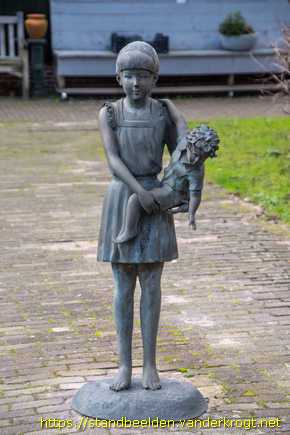 Leiden - Meisje met kleine jongen