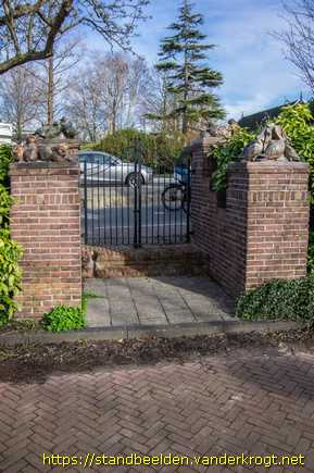 Leiden -  Beeldengroep Park die Leythe