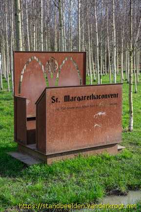 Leiden -  Sculpturen m.b.t. het Sint Margarethaconvent