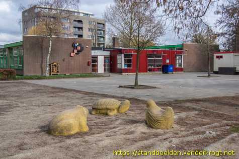 Maassluis -  Kikker, kip, schildpad