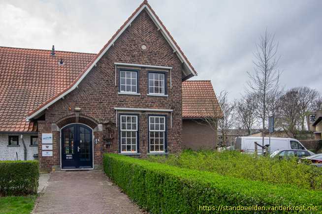 Schipluiden -  Sint Jozef met twee kinderen