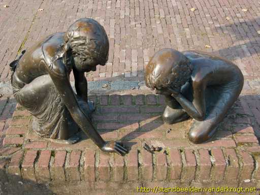 Groot-Ammers -  Knikkerende meisjes