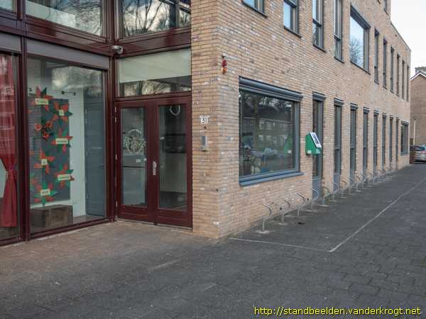 Nieuwerkerk aan den IJssel -  Kinderen met speelgoed
