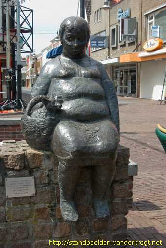 Oud-Beijerland -  Zittende vrouw met hond in tas