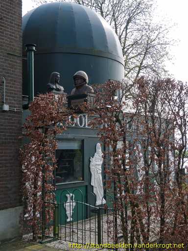 Rijsoord -  Borstbeelden Planetarium