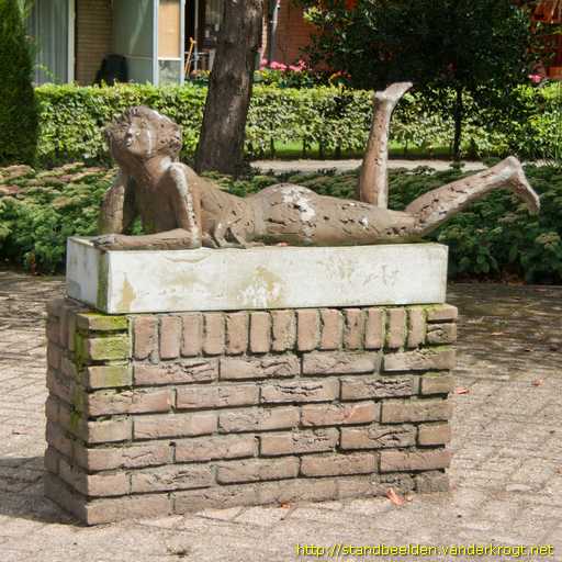 Rijswijk -  Liggend meisje