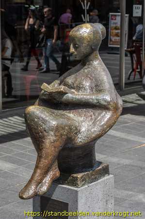 Rotterdam - Lezend meisje