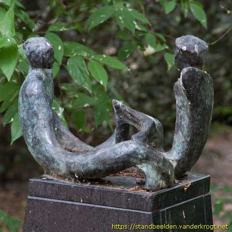 Rotterdam -  Twee zittende figuren
