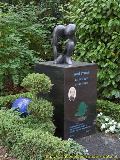 Rotterdam -  Knielend figuur