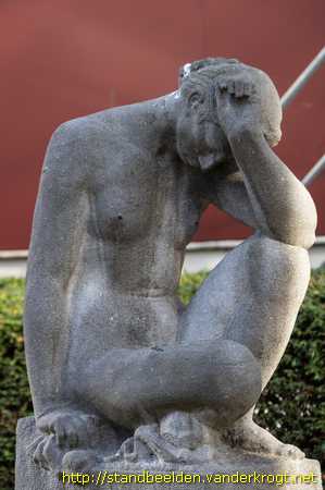 Rotterdam -  Treurende vrouw