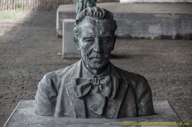 Rotterdam -  Buste van Bernard Diamant