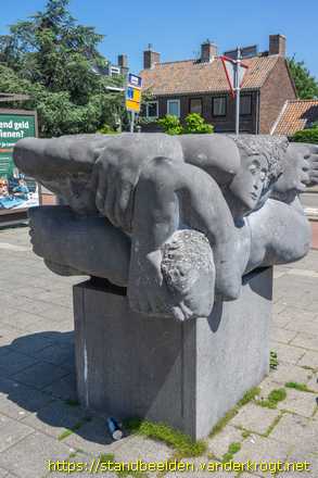 Rotterdam -  De drie gratiën van het Zwarte Plasje