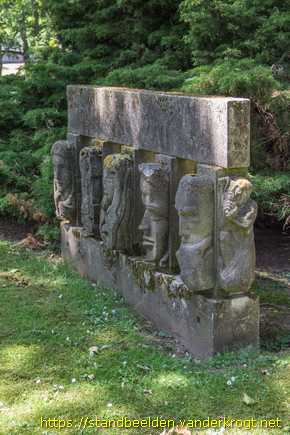 Rotterdam -  Grafmonument Alexander van Maasdijk