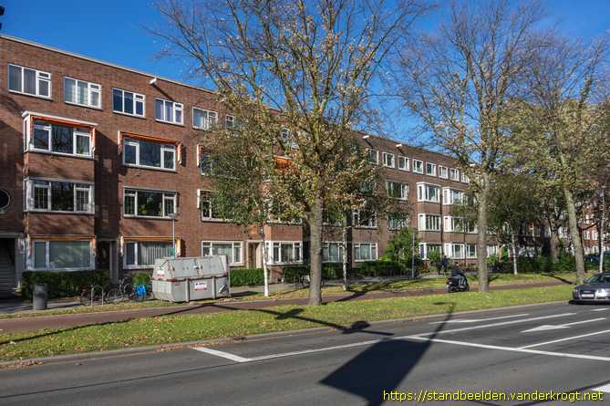 Rotterdam -  Kinderen, dieren, zonnebloemen en een schip