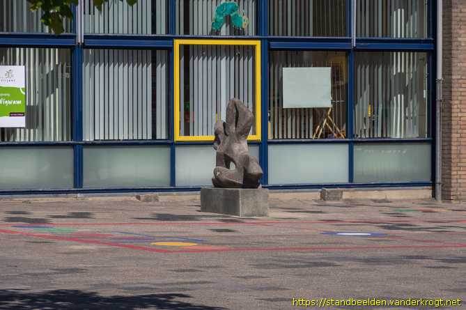 Rotterdam -  Liggende vrouwenfiguur