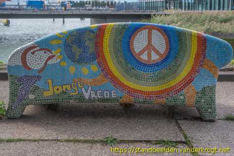 Rotterdam Heijplaat -  Social Sofa 'Vredesbank'