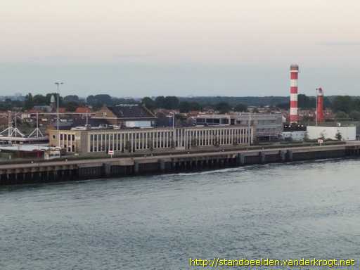 Hoek van Holland -  Man uitkijkend over zee