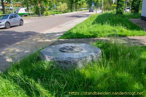 Schiedam -  Stenen tafel met berglandschap (?)