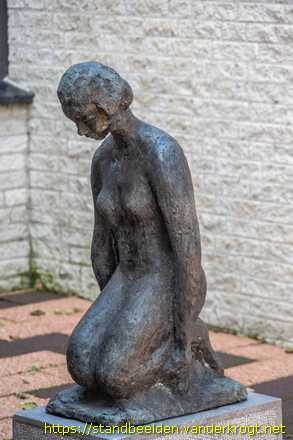 Sliedrecht -  Knielende vrouw ("Zittend meisje")