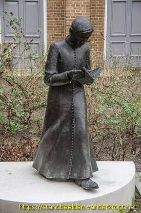 Warmond - Brevierende priester