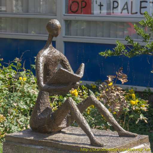 Vlaardingen -  Lezend kind