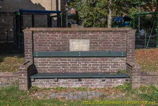 Haastrecht - Evacuatie-gedenkbank
