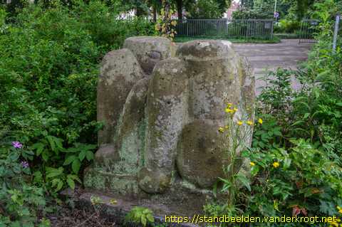 Voorschoten -  Twee figuren