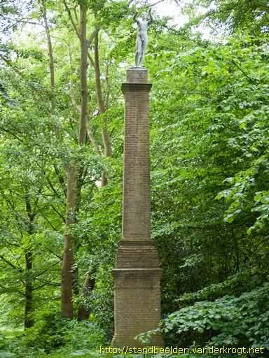 Wassenaar -  Jongeling op zuil - 'Morgenman'