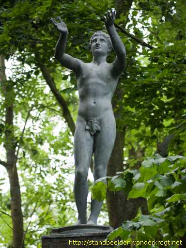 Wassenaar -  Jongeling op zuil - 'Morgenman'