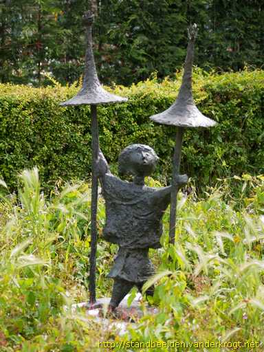 Wassenaar -  Meisje met parasols