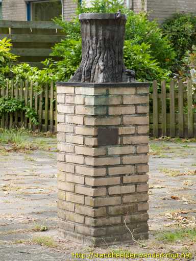 Wassenaar - Boomstronk met drie muizen