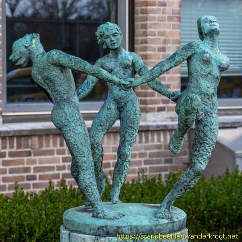 Wassenaar - Drie reidansende vrouwen