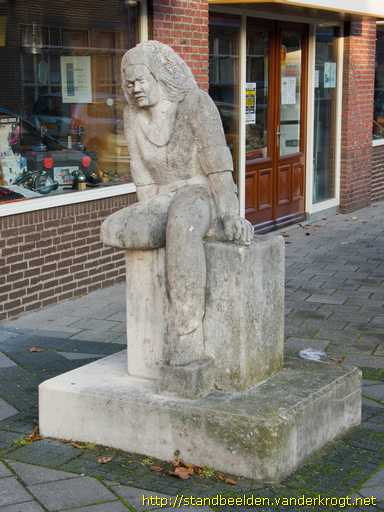 Poeldijk -  Zittend meisje (Marion van Coevorden)