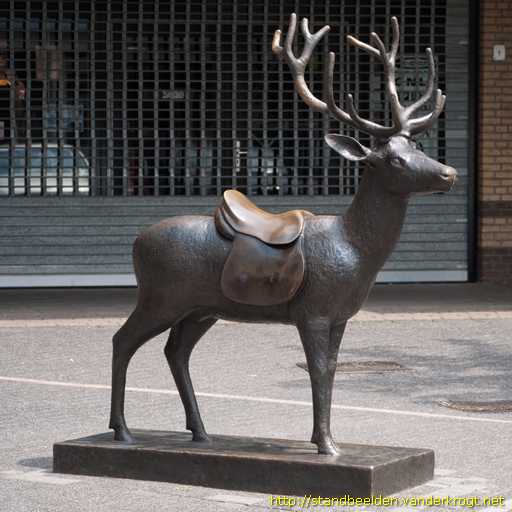 Wateringen -  Hert met zadel