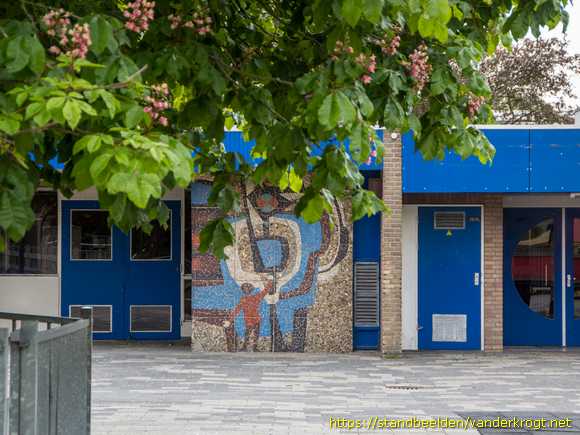 Zoetermeer -  Mozaiek van kind en vogel
