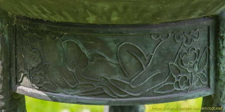 Beilen - Het Meisje met de Vogeltjes
