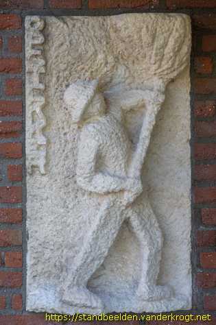 Drachten - Reliëfs met landbouwberoepen