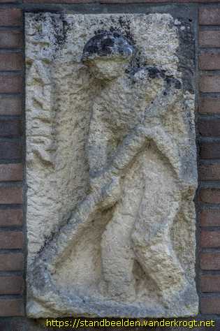 Drachten - Reliëfs met landbouwberoepen