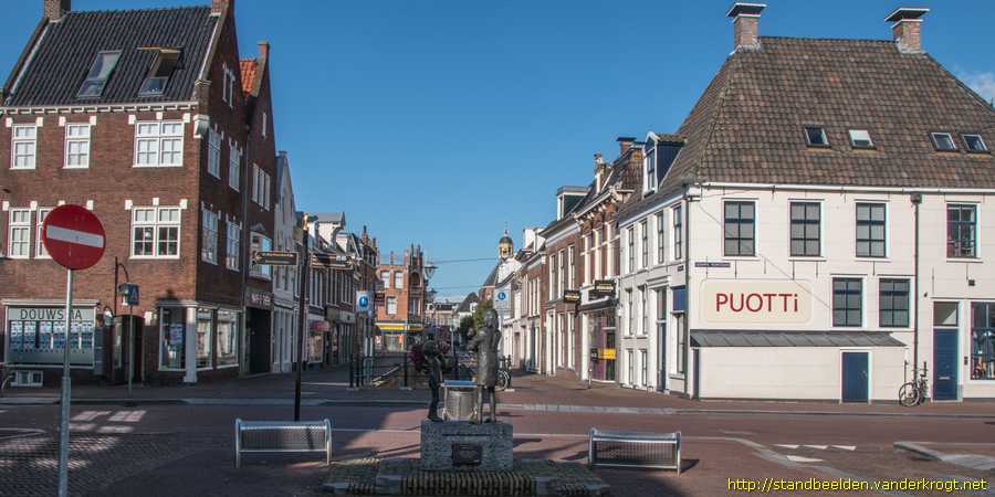 Sneek - Kinderen met lam
