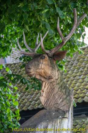 Garderen - Houten dierenbeelden