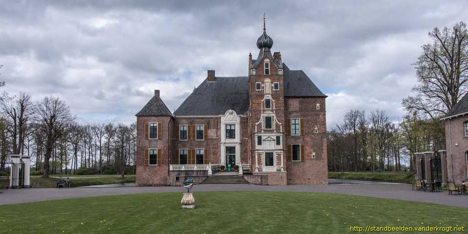 Vaassen - Gevelreliëf Maarten van Rossum