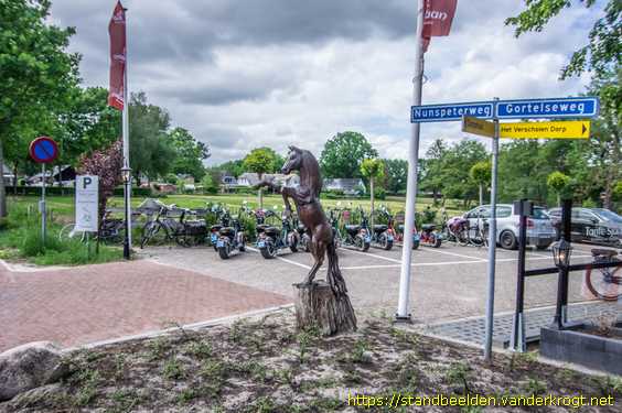 Vierhouten - Houten dierenbeelden
