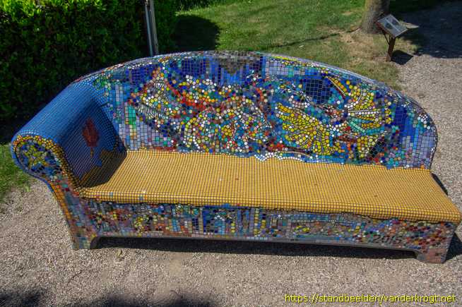 Netterden - Social sofa 'Vrijheidsbank'