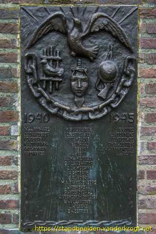 Tiel - Krijger voor hij dodelijk getroffen wordt