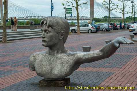 Zaltbommel - Hoogwater (Jongen in zwembroek)
