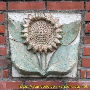 Groningen - Portiekdecoratie Tekens van de Dierenriem Amstelstraat