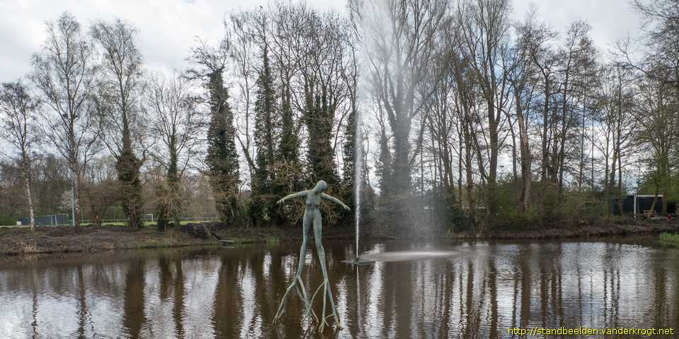 Winschoten - Vrouw op takken